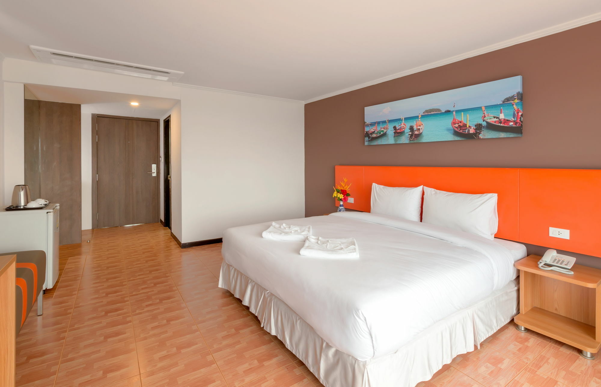 Patong 7Days Premium Hotel Phuket Екстериор снимка