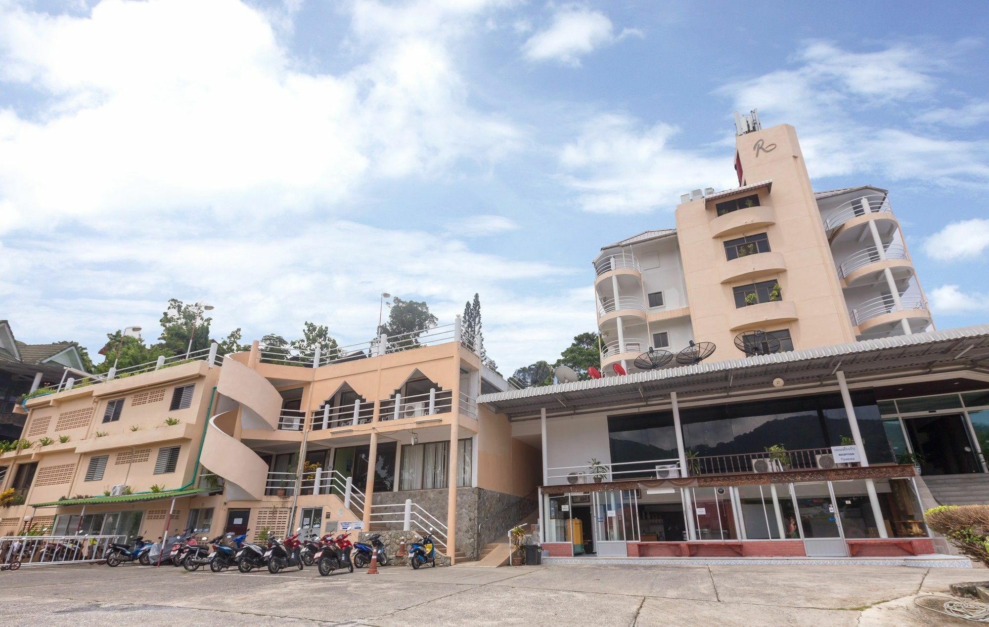 Patong 7Days Premium Hotel Phuket Екстериор снимка