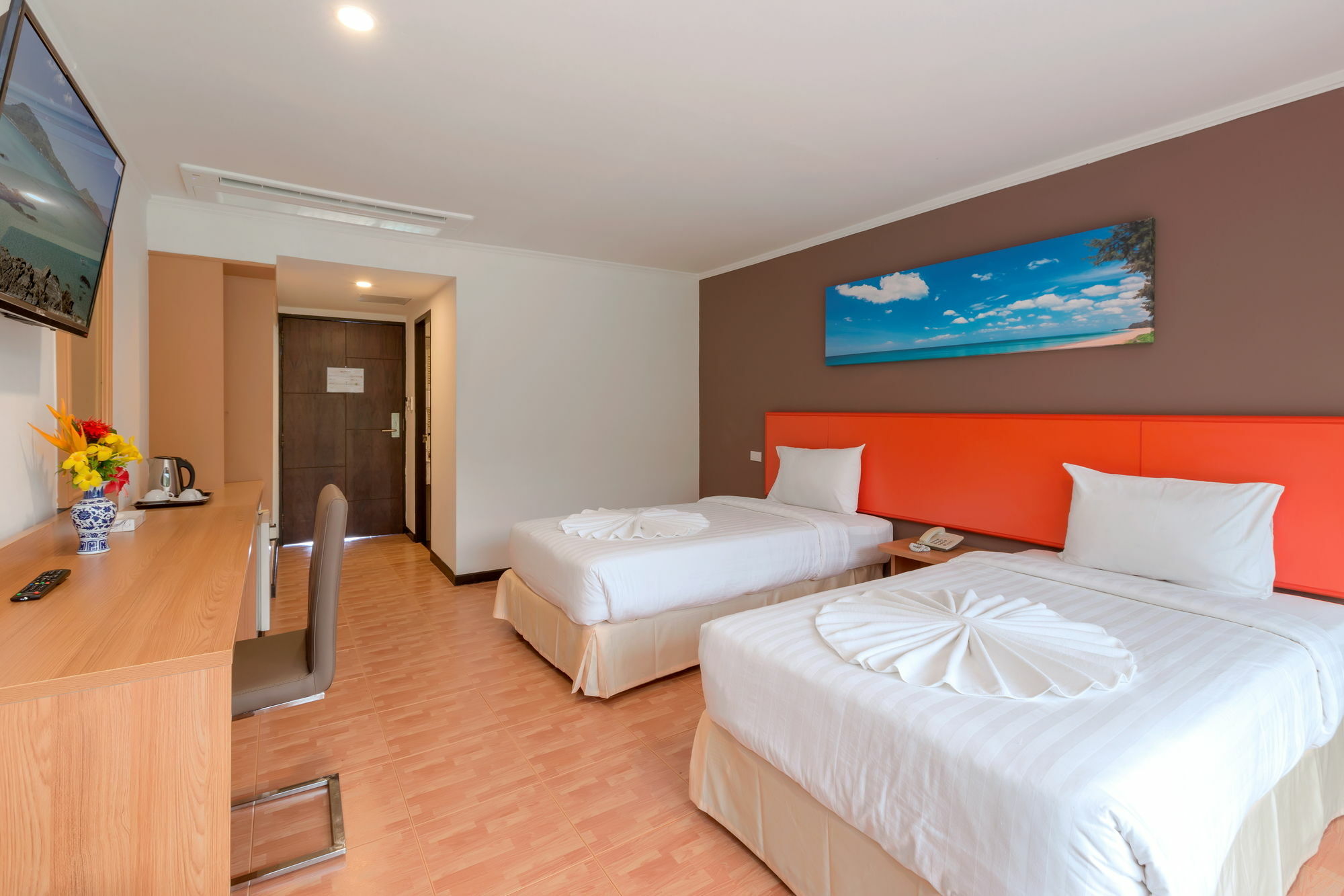 Patong 7Days Premium Hotel Phuket Екстериор снимка
