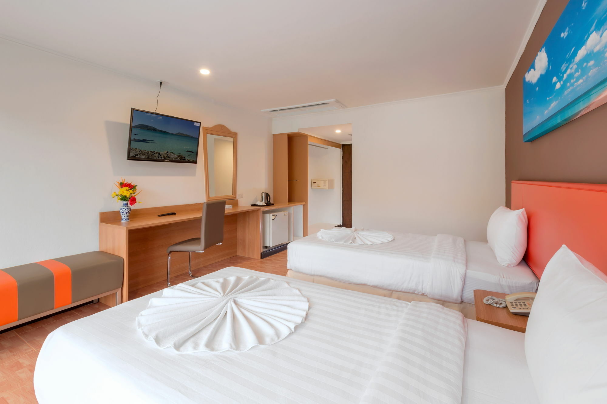 Patong 7Days Premium Hotel Phuket Екстериор снимка