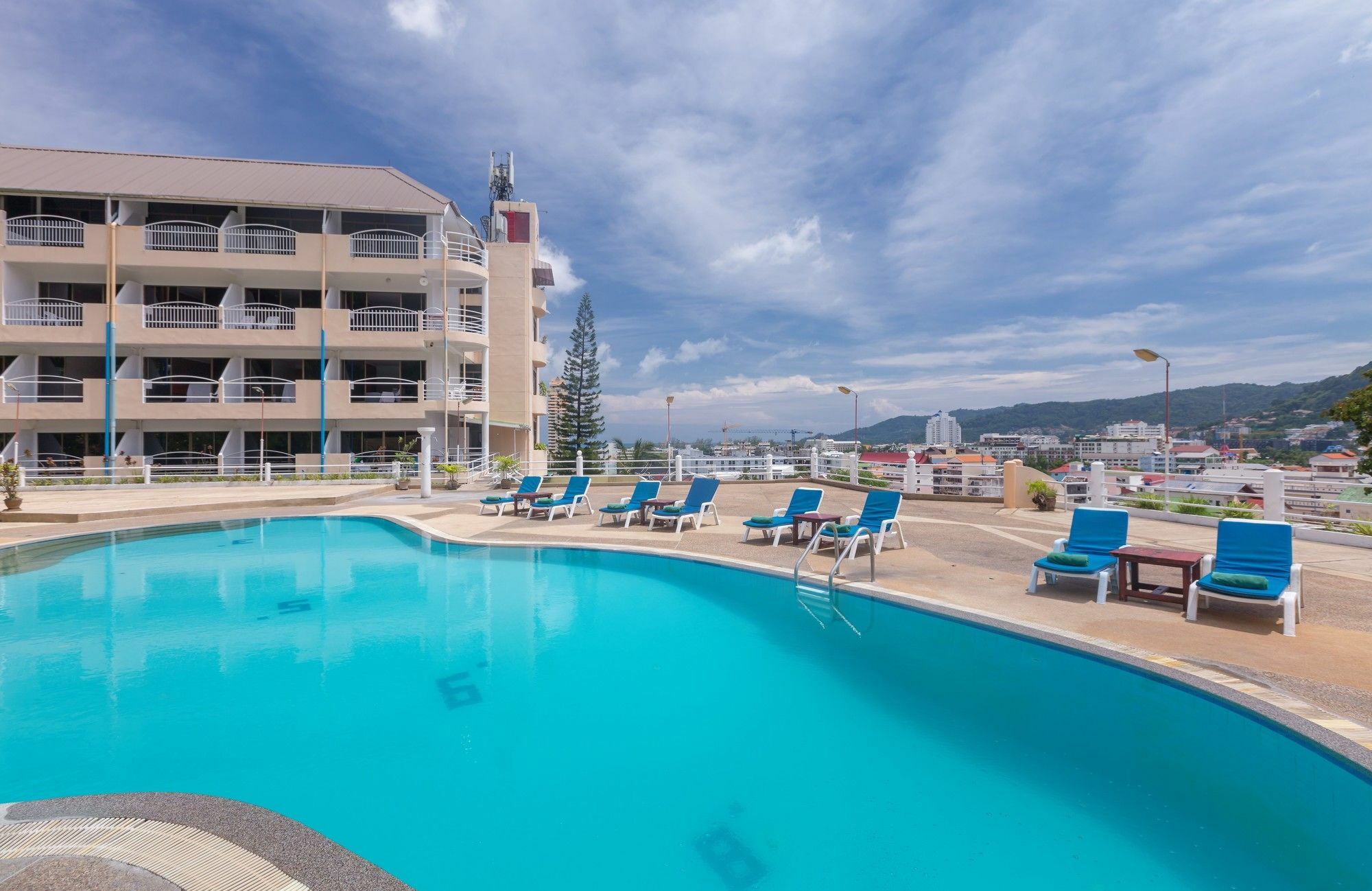 Patong 7Days Premium Hotel Phuket Екстериор снимка